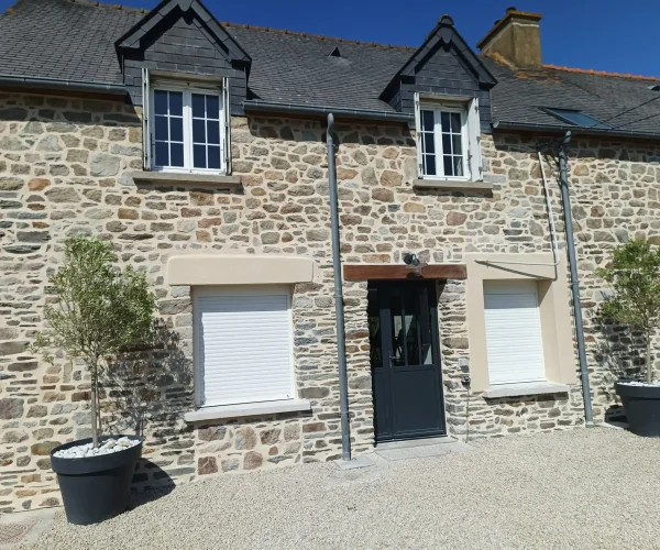 Rénovation façade en pierre joints à la chaux VL Maconnerie Saint Malo Dinard Cancale
